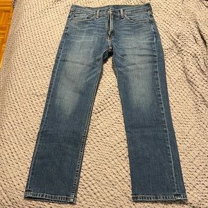 Men’s Levi’s slim straight jeans